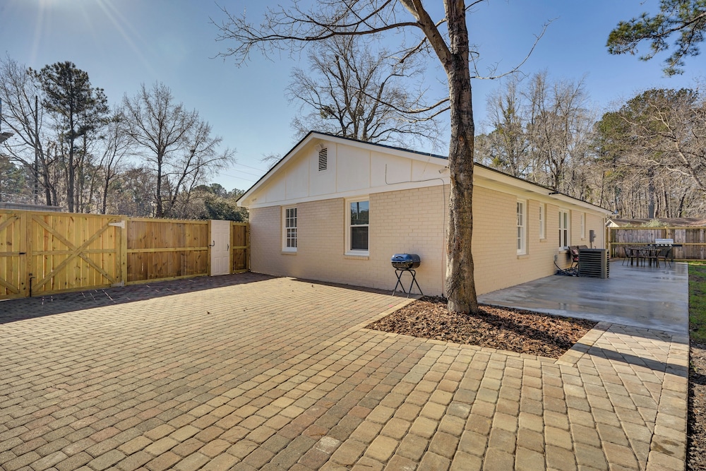 Patio + Yard: Family Home in North Charleston