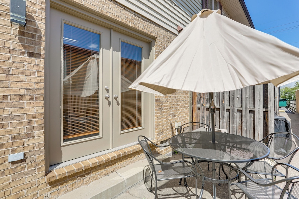 Convenient Townhome 1 Mi to Dtwn Clearfield
