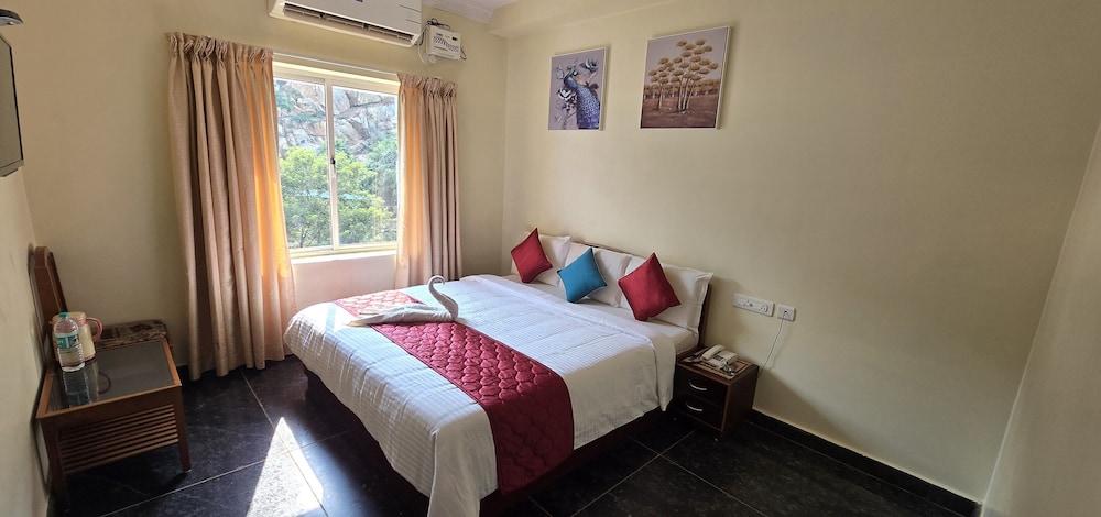 HOTEL KCR GRAND