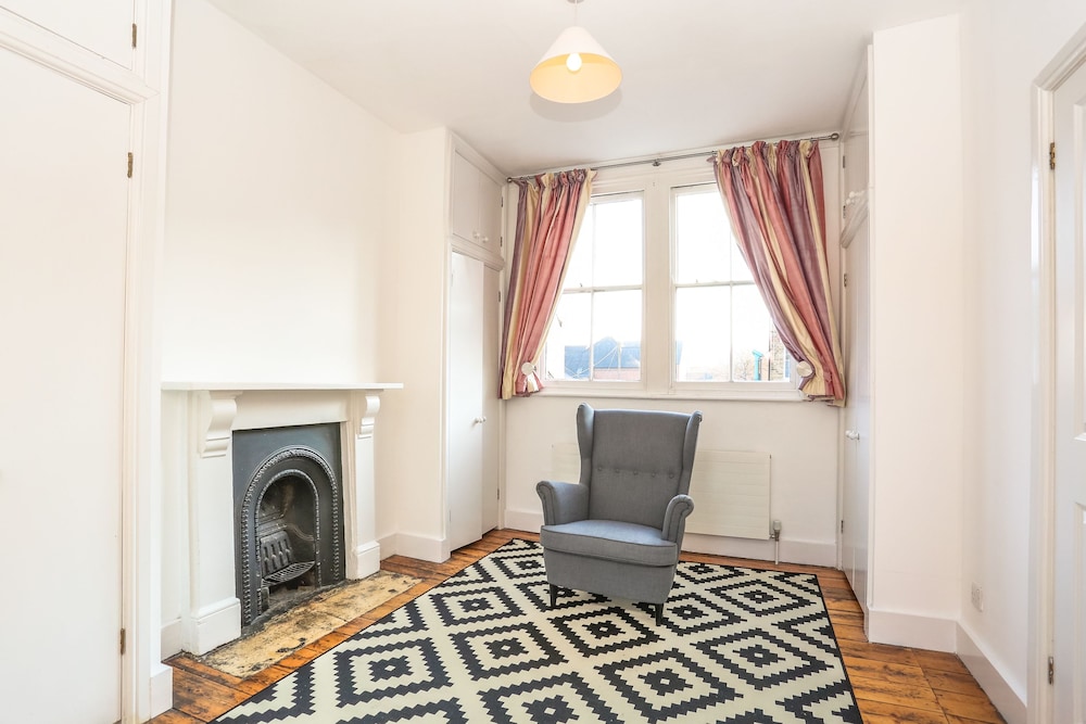 The Glasshouse Escape - 5BDR Victorian Jewel with Modern Twists in Jericho