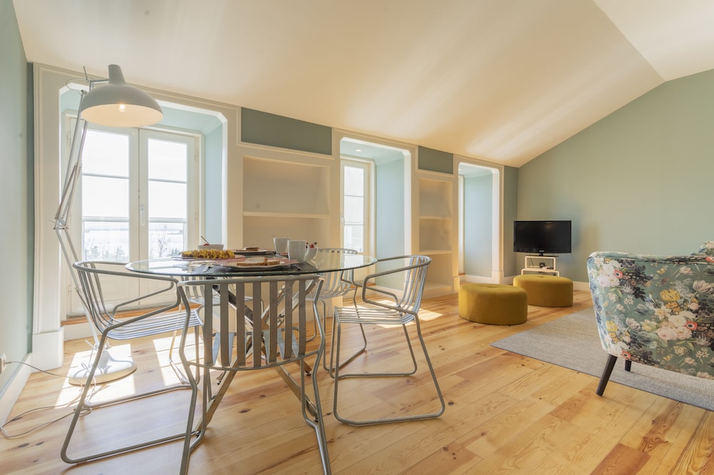 Santos Apartments by Linc