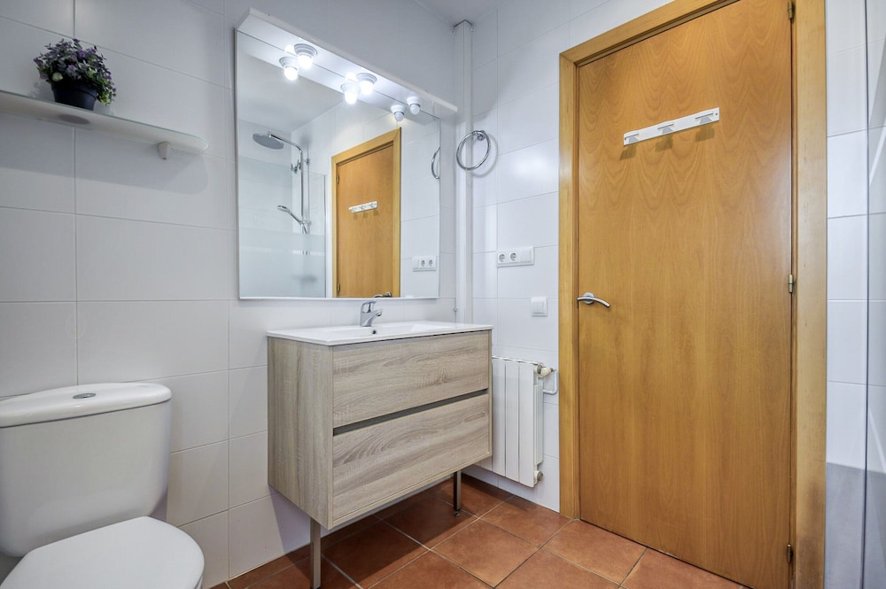 Centrally Heated Apt. in Roses