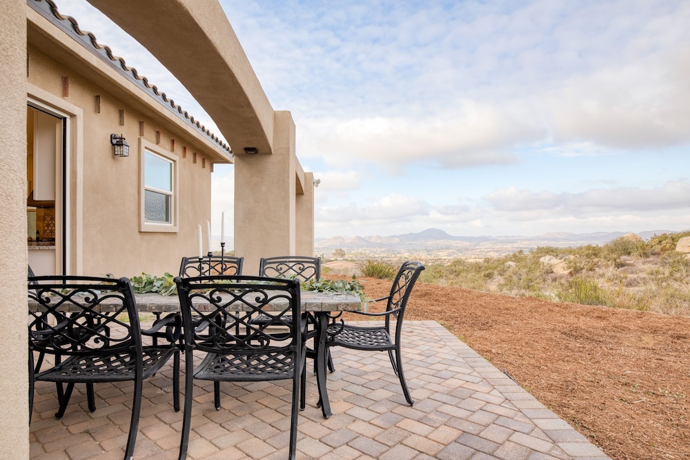 Malbec by Avantstay Incredible Estate w Panoramic Views Bocce Ball Court