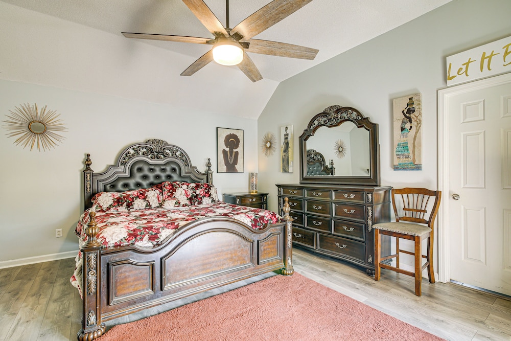 Residential Cul-de-sac: Suburban Memphis Hideaway!