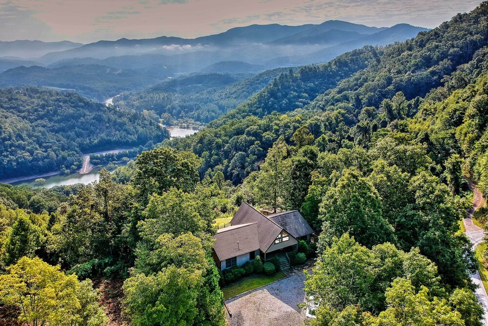 Smoky Mountain Vacation Rental Near Bryson City! view 4
