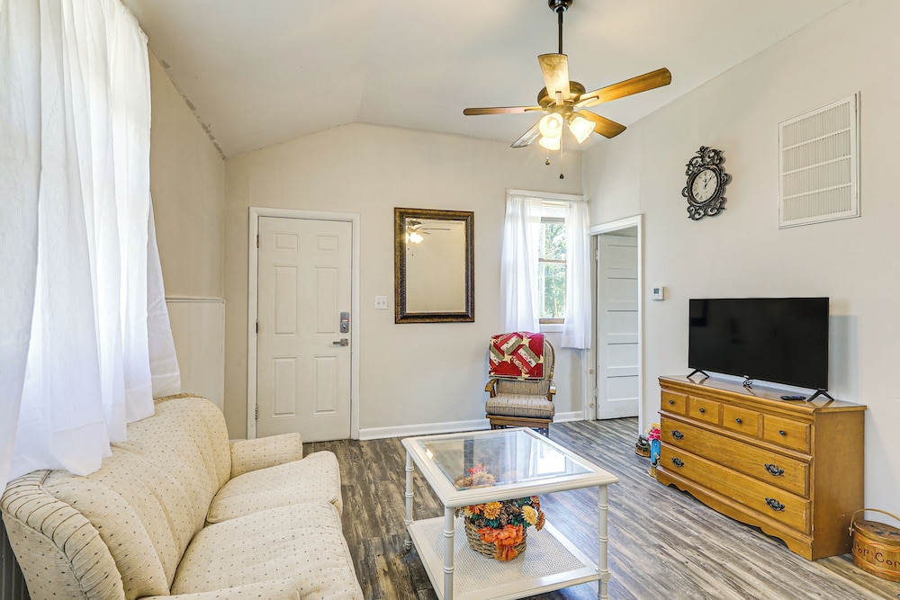 Near Walnut Valley Festival: Convenient Apartment!