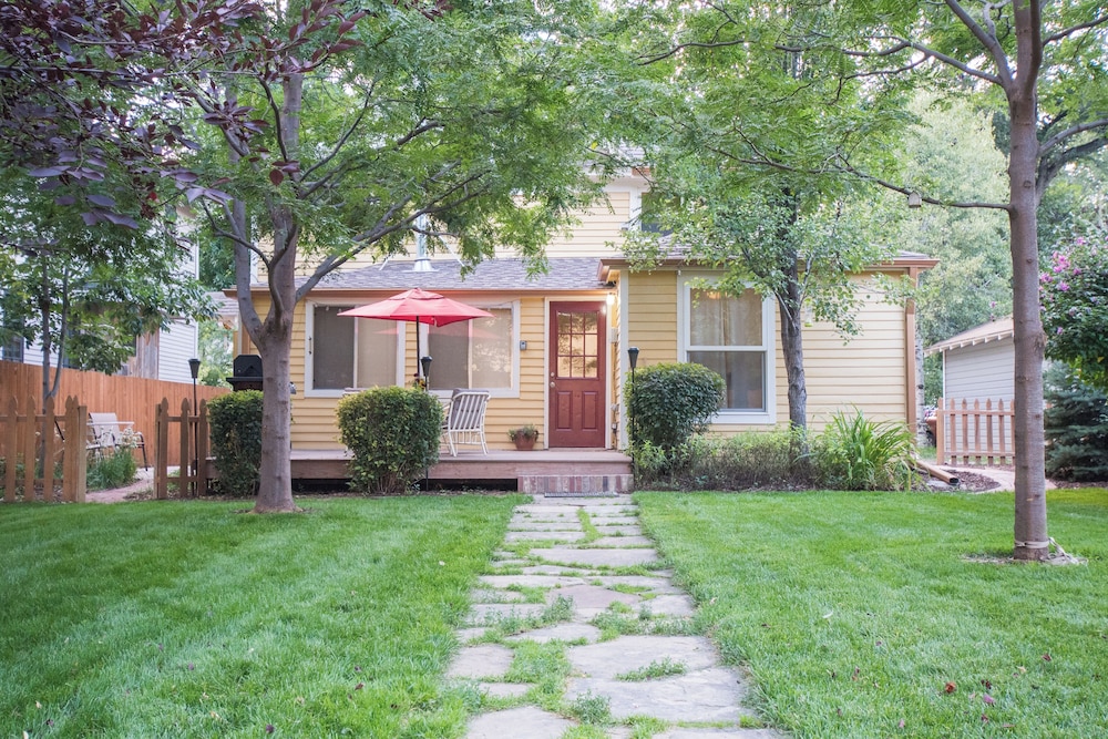 Spacious Old Town Home Walk to Dining & Culture!