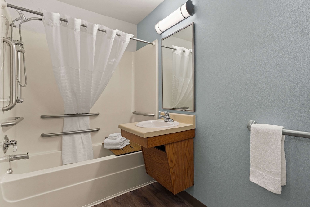 Macon Vacations - WoodSpring Suites Macon North I-75 - Property Image 3