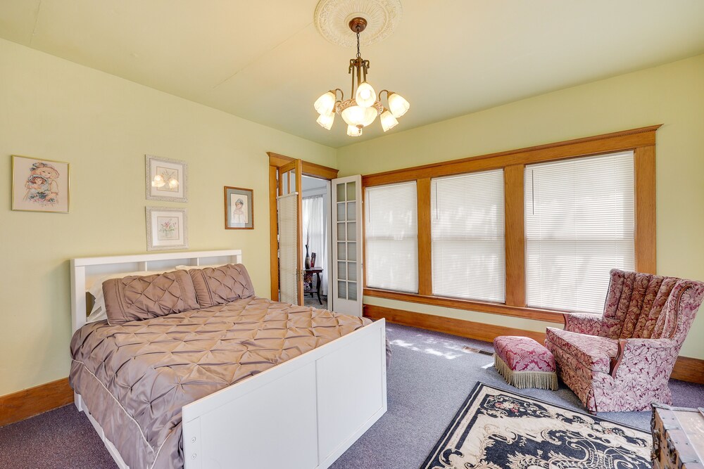 Paris Vacations - Paris Vacation Rental  15 Mi to Mount Magazine! - Property Image 10