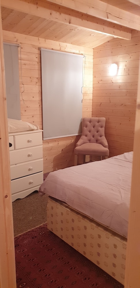 The Oxford Cabin, Captivating, Customisable & Cosy view 3