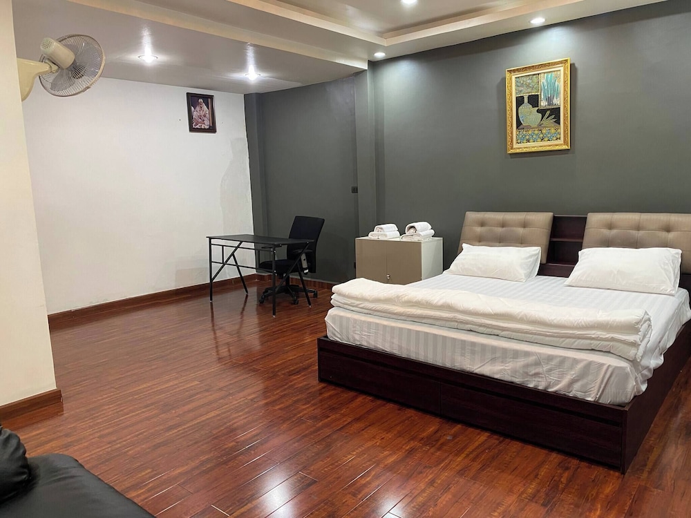 Beautiful 2 Story Newly Renovated Bungalow House