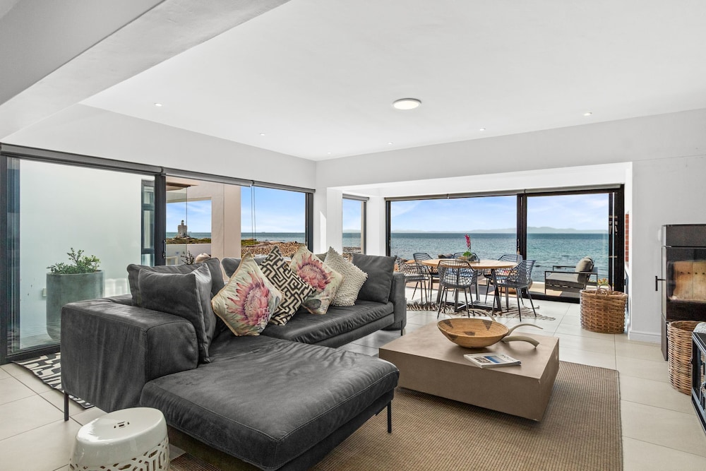 Shelley Point Beach Villa