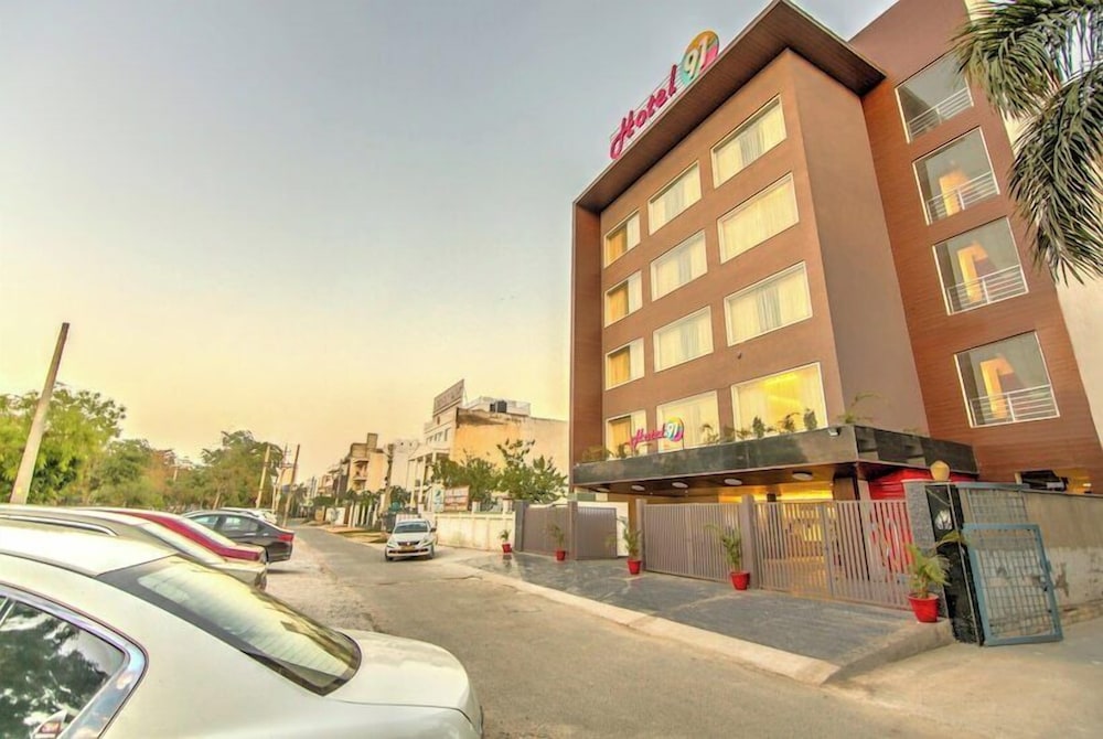 Hotel 91 Huda City Centre