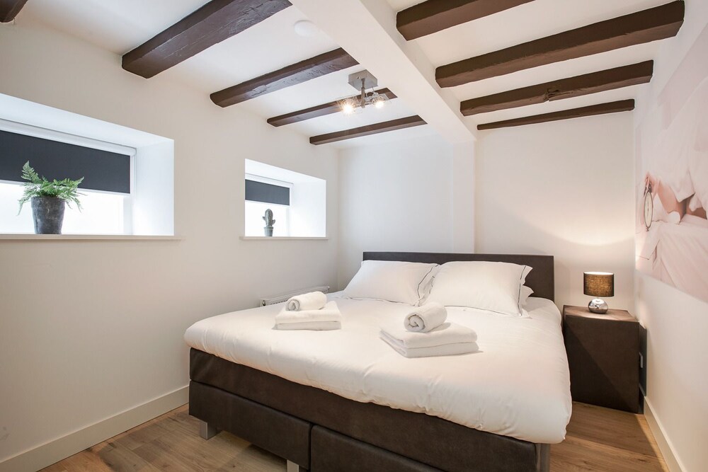 Canal Garden Apartment 11