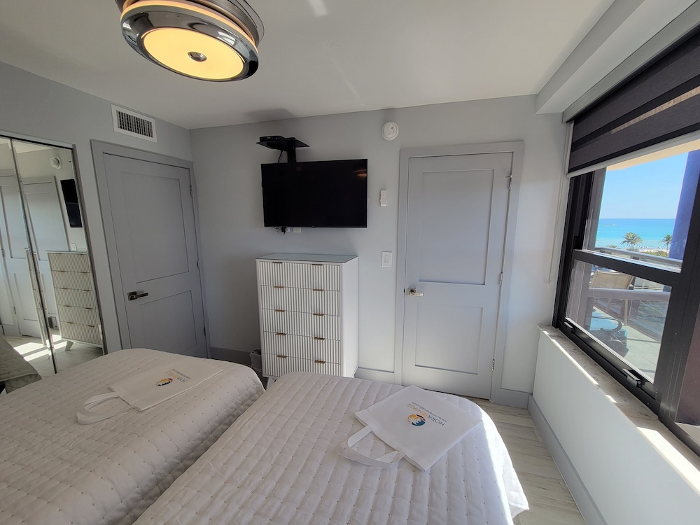 Alexander 817 3 Bedroom Apts