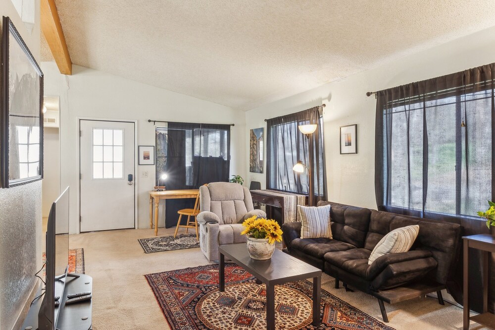 Lincoln Lodge 2 Bedroom Cabin by Yosemite Region Resorts