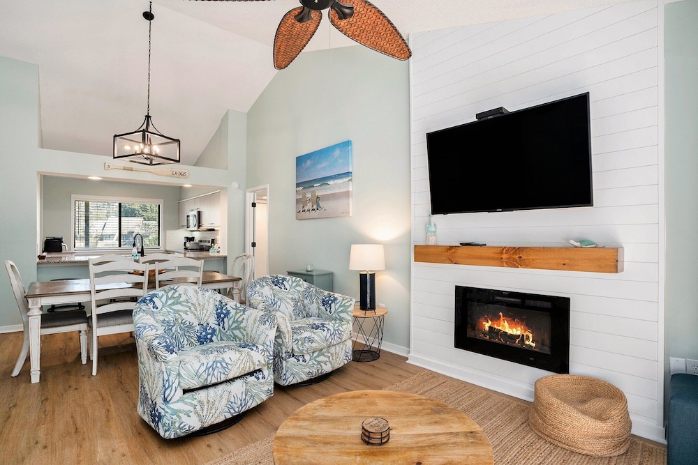 2d West Hyde Park 3 Bedroom Condo