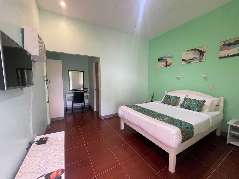Reef Waters Resort