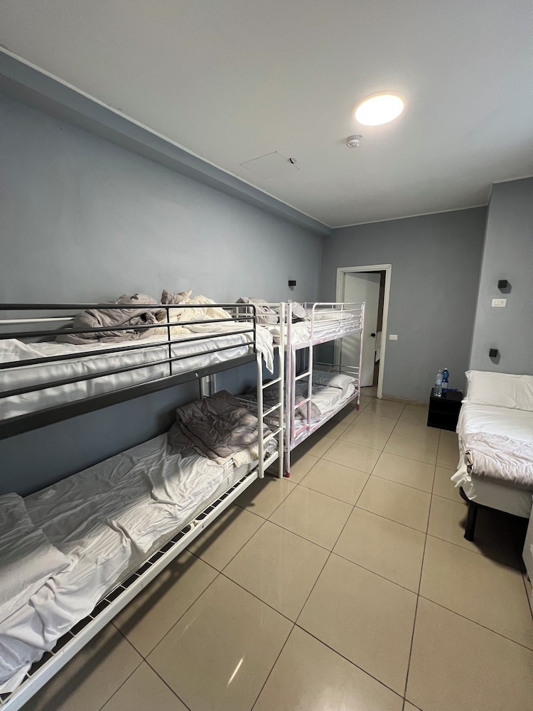 Lion University & Youth Hostel Milano