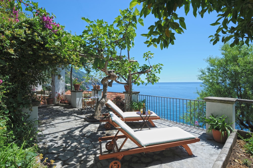 Torre Sponda Casa Angelica Private Beach