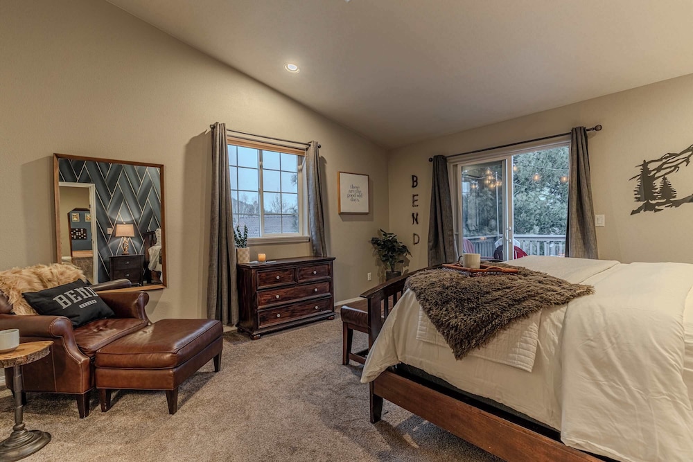 Hot Tub Pool Table Deck With Pilot Butte Views