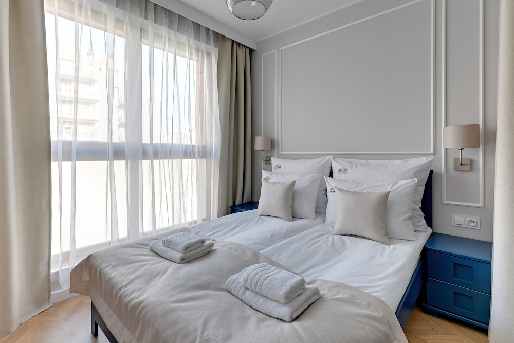 Aura - Riverside & Parking by Downtown Apartments