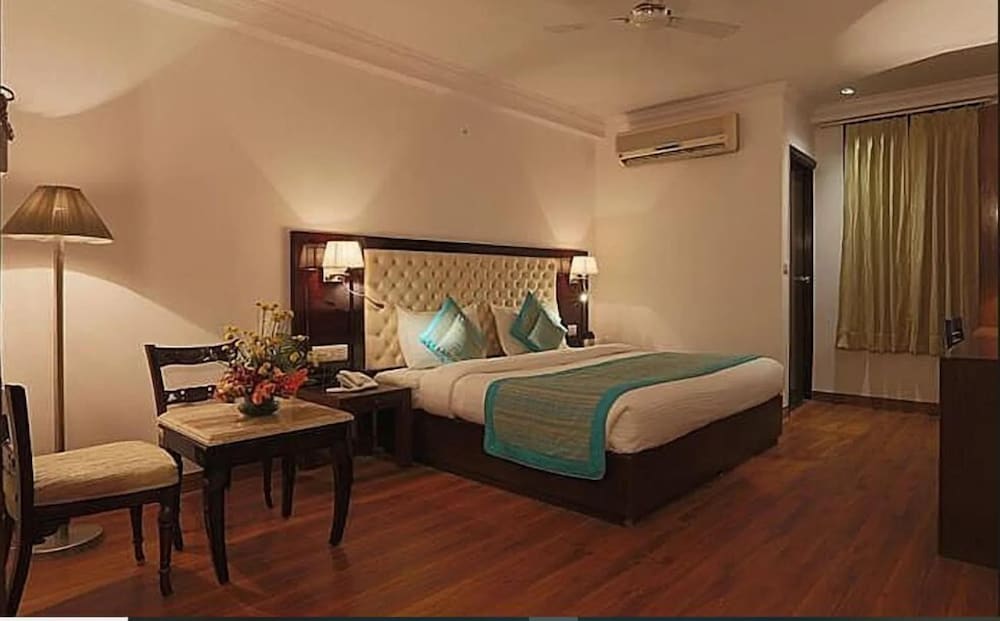 Hotel Impress By RMR Hotels