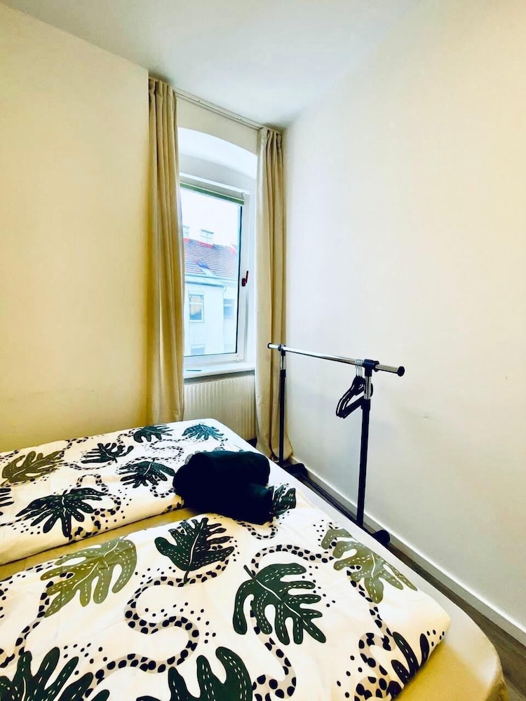 7BR Apt for 15P Near Schönbrunn