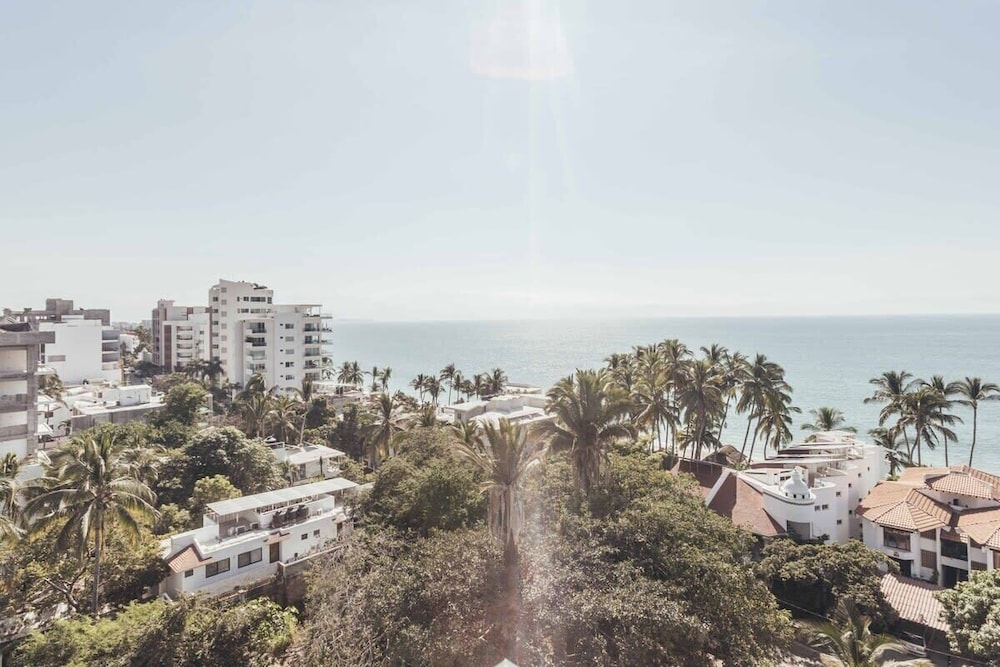 Cozy 2BR House 2 min to the Beach - Pool - Terrace