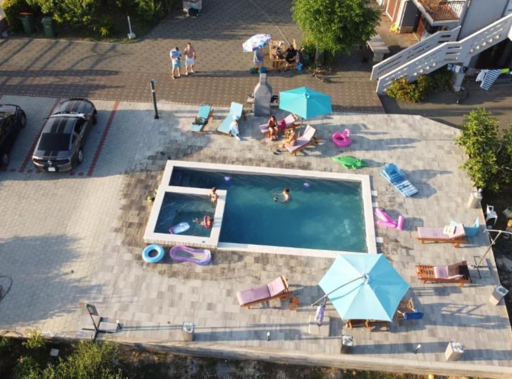 Apartments Franica With Heated Pool and Hot-tub