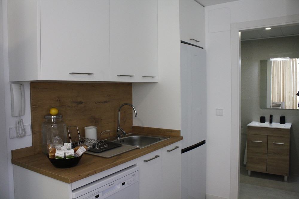 APARTAHOTEL MADRID URBAN SUITES - EDIFICIO EXCLUSIVO - 7 Apartments Boutique Full Equiped