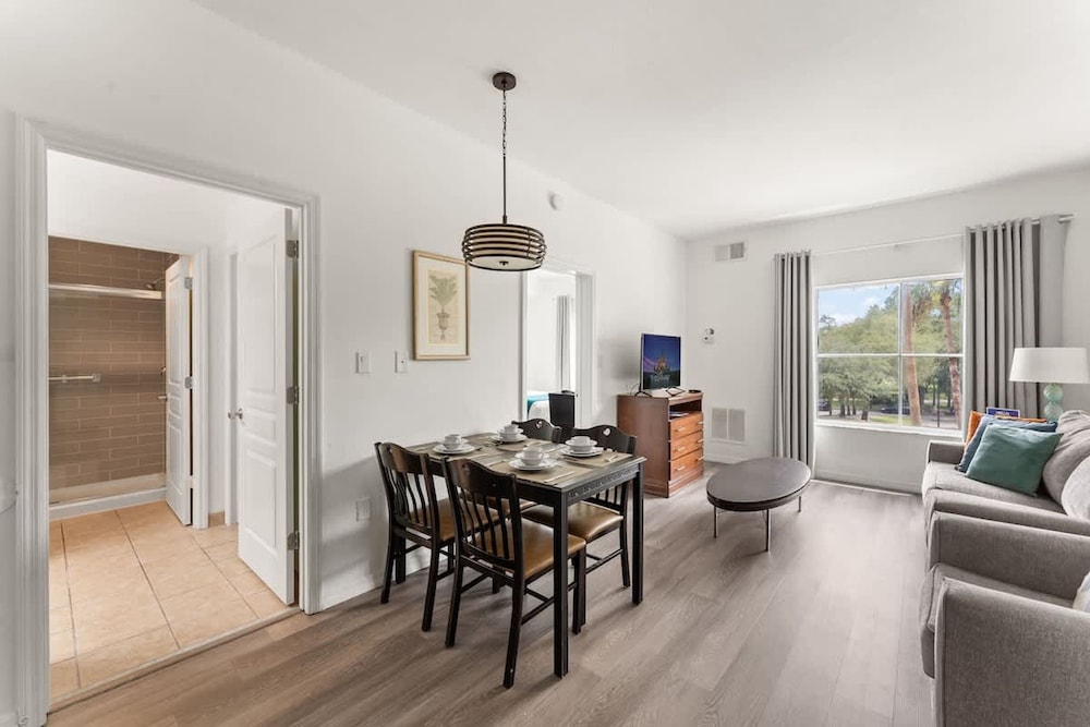 1BR Free Shuttle to Disney Parks