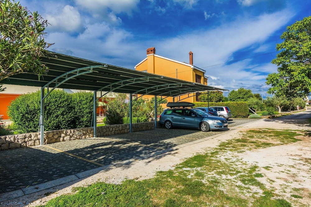 Apartment in Nin With Pool Near the Beach