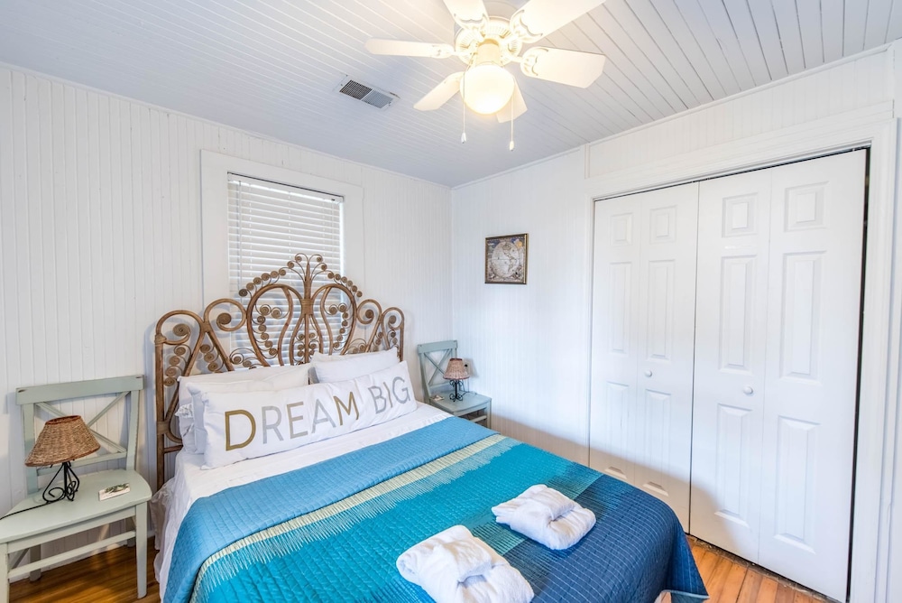 Charleston Vacations - E ARCTIC 412 2 Bedroom Holiday Home By My Ocean Rentals - Property Image 2