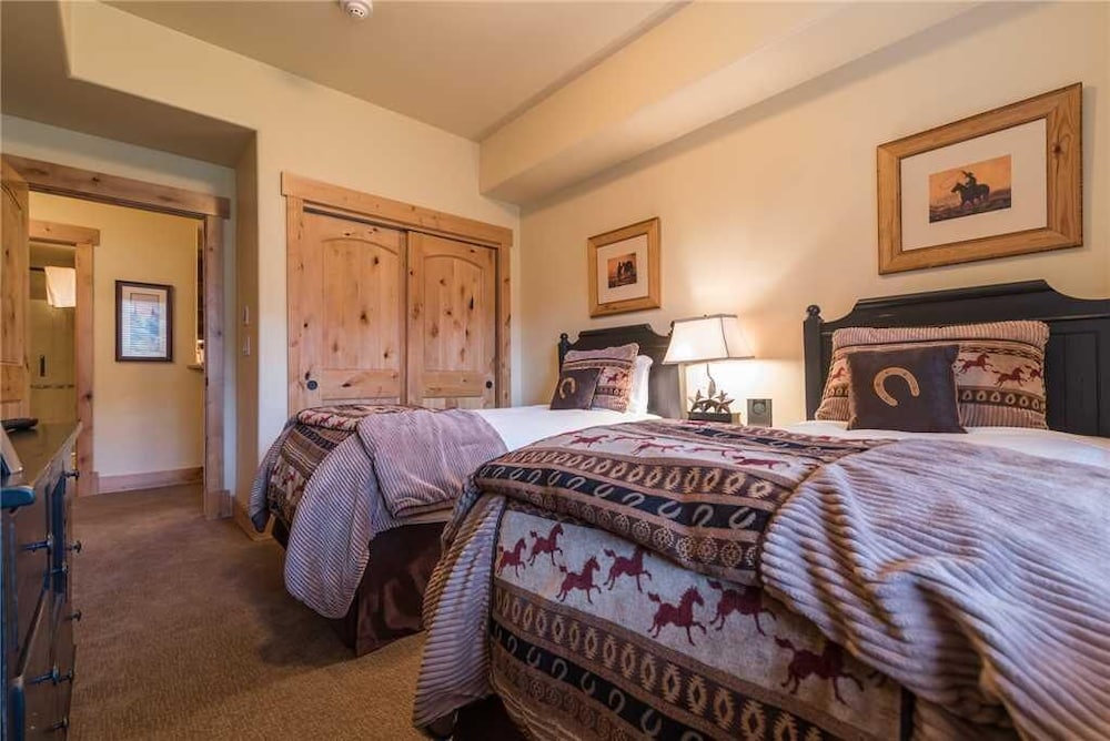 6107 Bear Lodge, Trappeur's Crossing Apartment 3