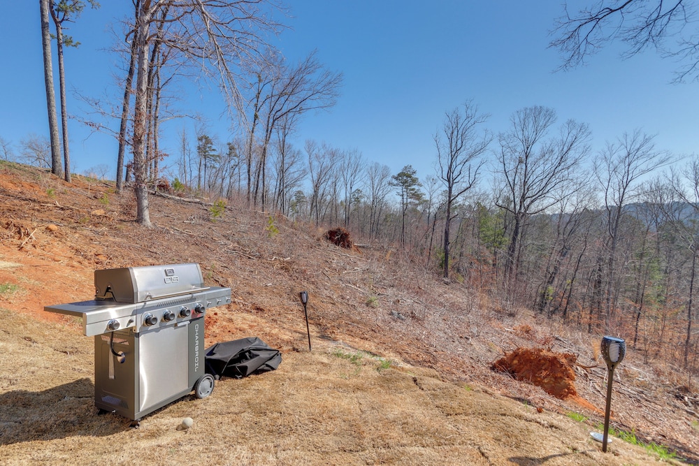 11 Mi to Dtwn Ellijay: Newly Built Modern Cabin!