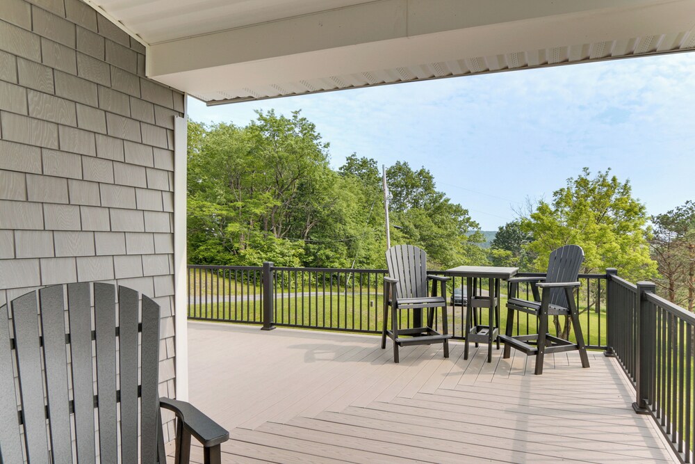 Mtn-view Pleasantville Home on 100 Acres!