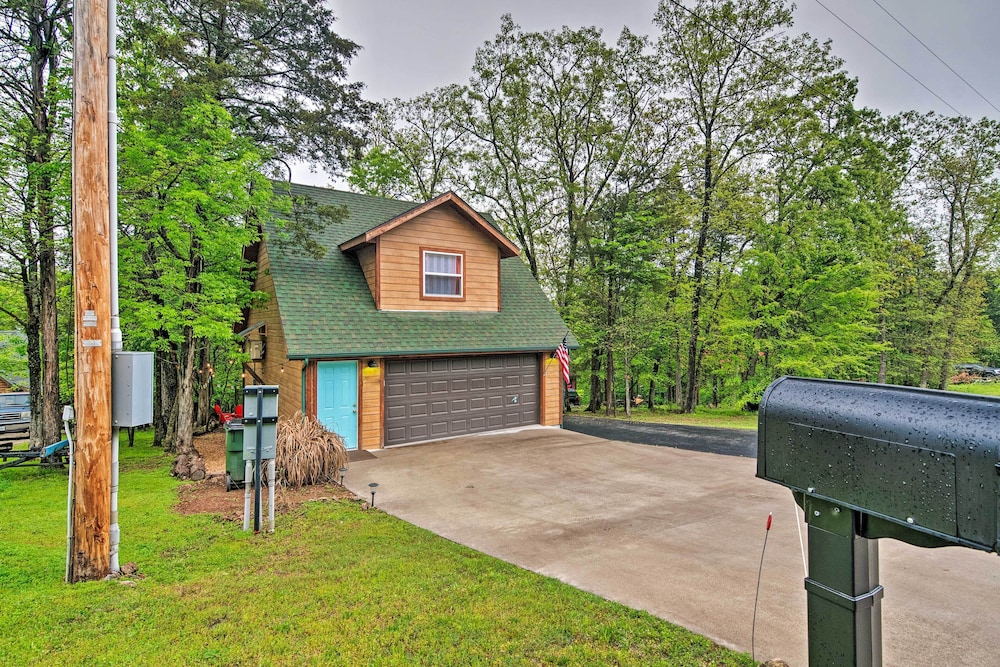 Bright Lakeside Studio - Hike, Fish, and Bike! view 2