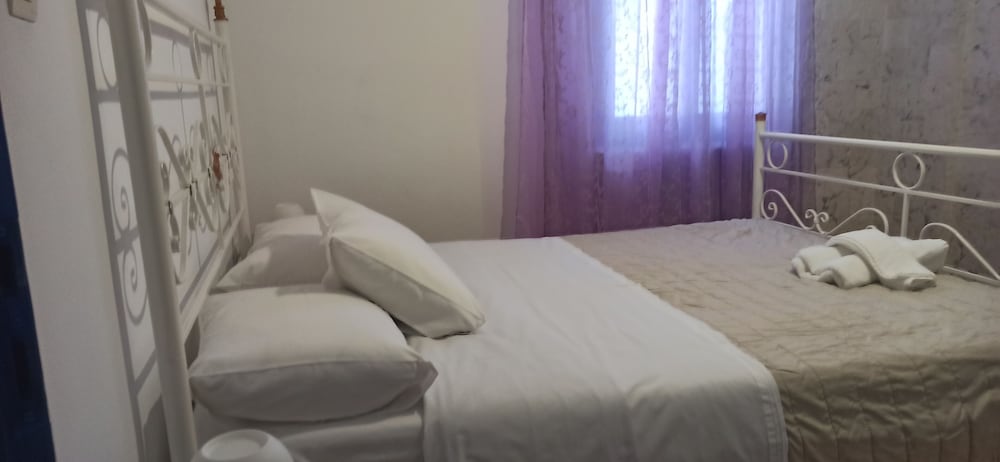 Akti Miaouli Holiday Home