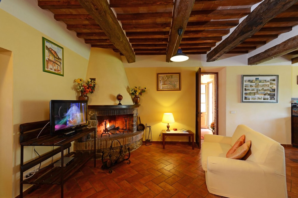Podere Baiocco Sleeps 22 People 2 Private Pools Walking Distance to Town-podere Baiocco
