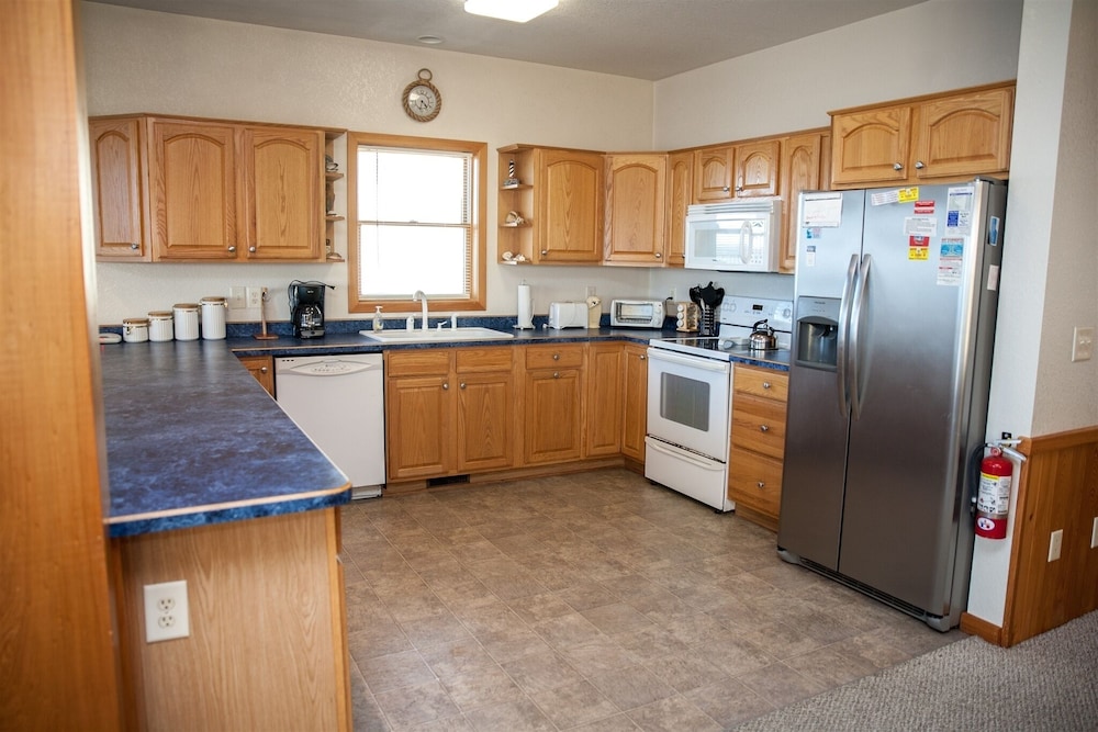 Skate Away 3 Bedroom Cottage by RedAwning