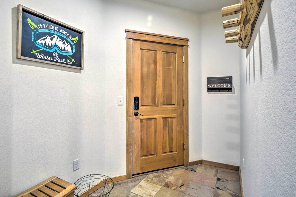 Winter Park Condo w/ Balcony & Mtn Views!