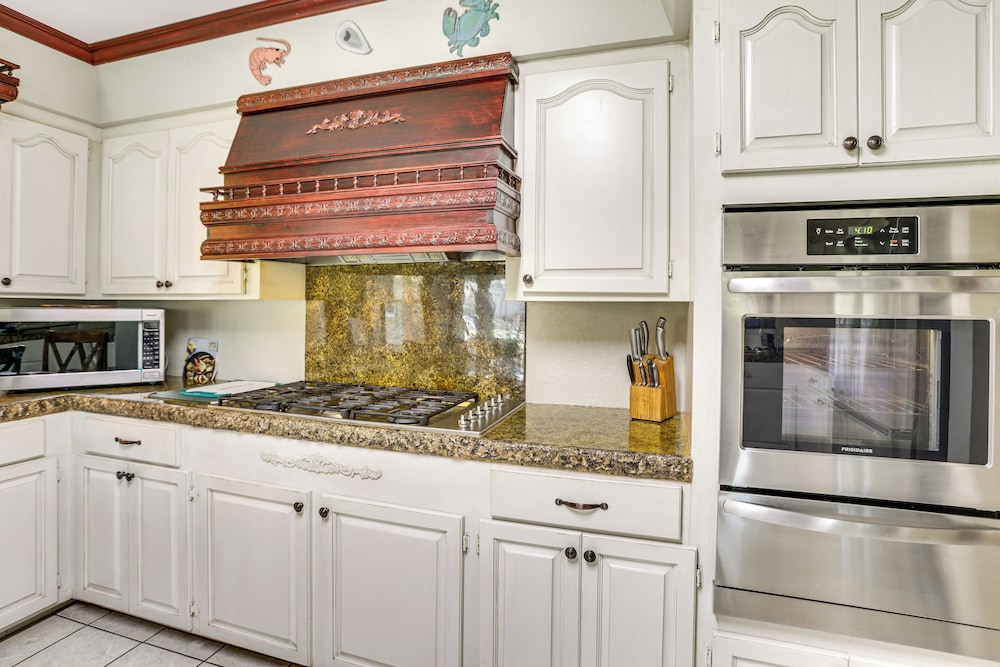 Fish & Explore: Serene Home on Bayou Petit Caillou