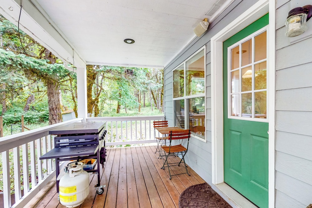 The Homested w/ Covered Deck & Views