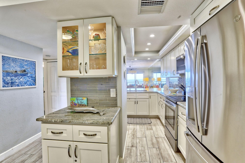 Land's End 10-303 Beach Front - Premier