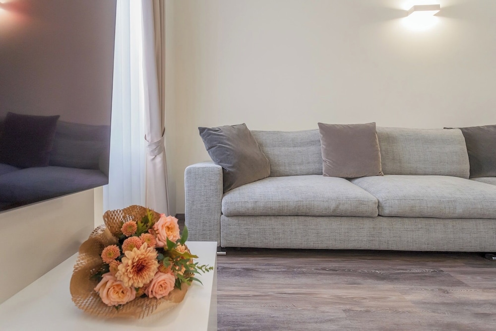 Modern & Stylish Apartment in Como City by Rent all Como