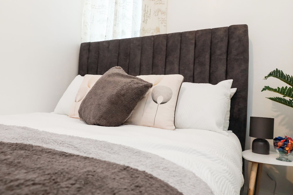 Victoria Road Apartment in Stoke