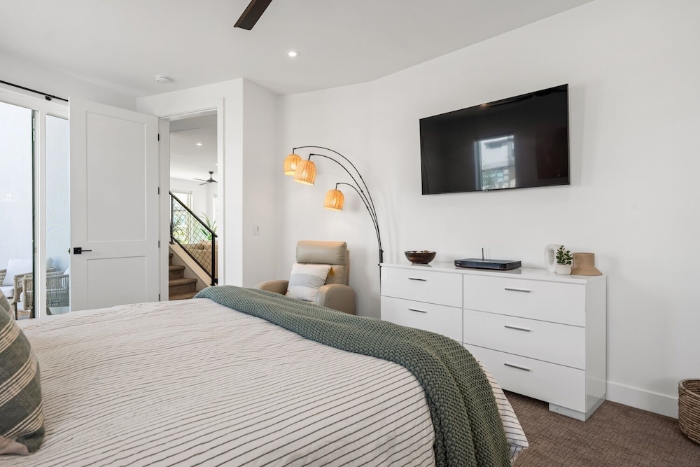 Sunstone 6 Bedroom Home