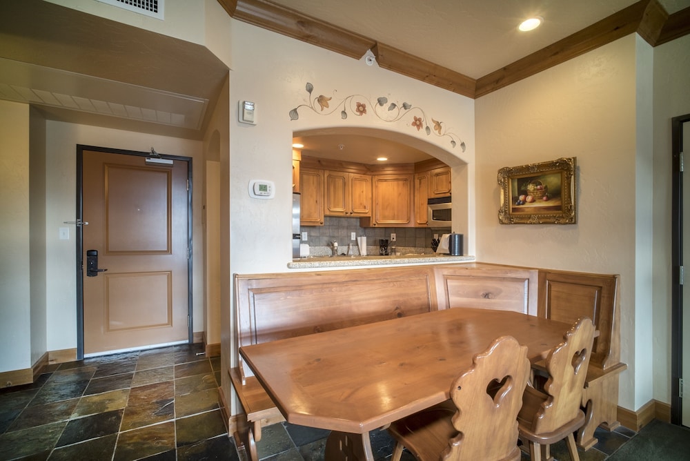 Villa 2059 2 Bed 2 Bath Full Kitchen 2 Bedroom Villa