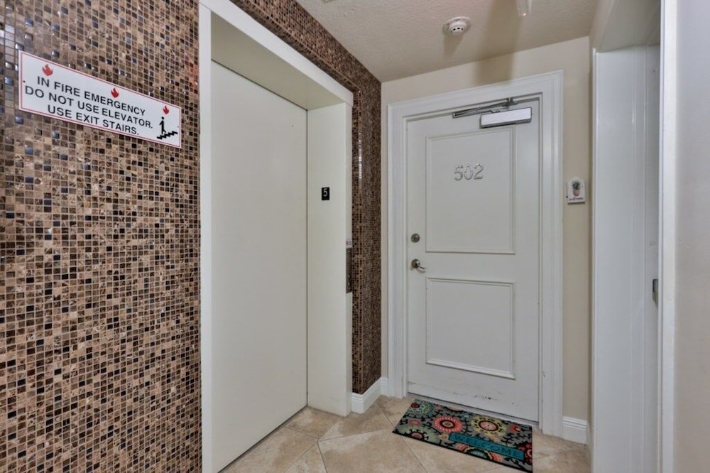 Oceanfront Condo With Beautiful Views 2 Bedroom Condo